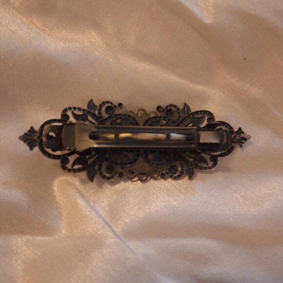 Cameo Style Barrette - Picture 2 of 2